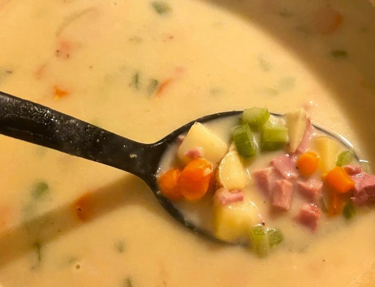 Read more about the article Recipe: Creamy potato soup that doesn’t actually need cream