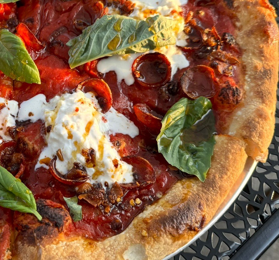 Read more about the article Review: At Pizzeria Florian, East Aurora enjoys a distinctly different pie