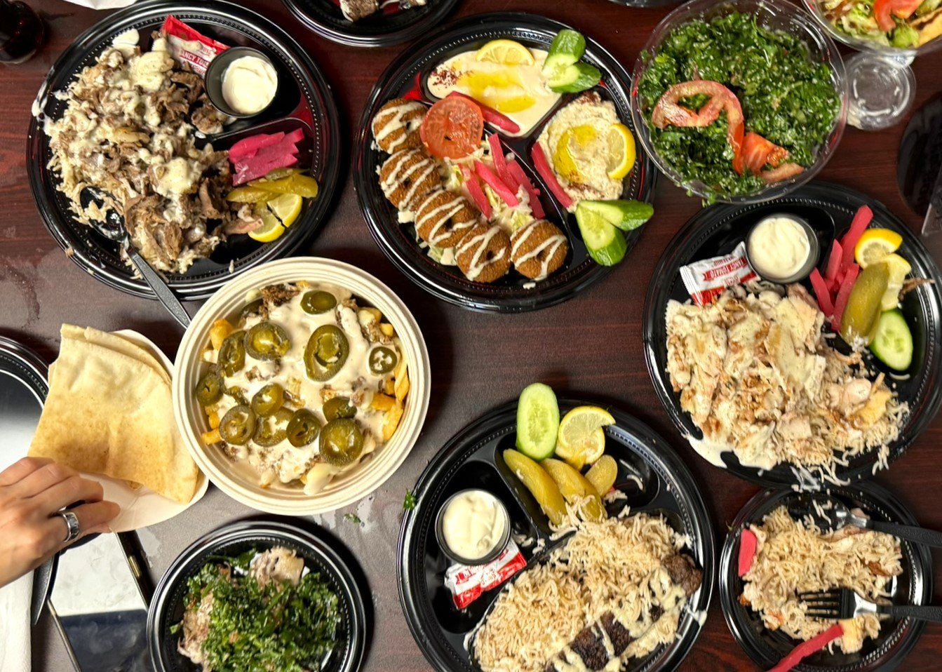 Read more about the article Review: At Falafel House, a Hertel family restaurant for a new generation