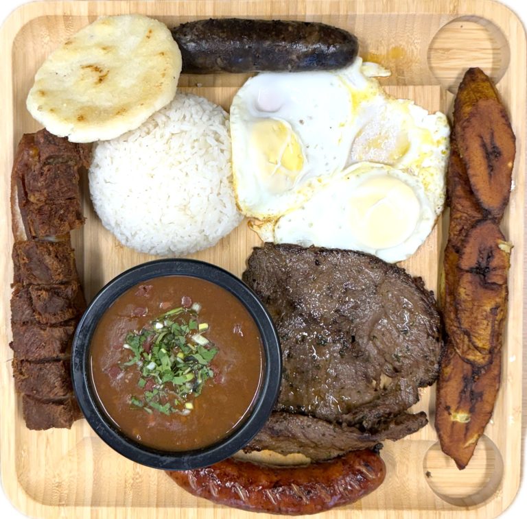 Read more about the article Review: At Dulce Hogar Bakery, Colombian classics and caramel-cheese doughnuts