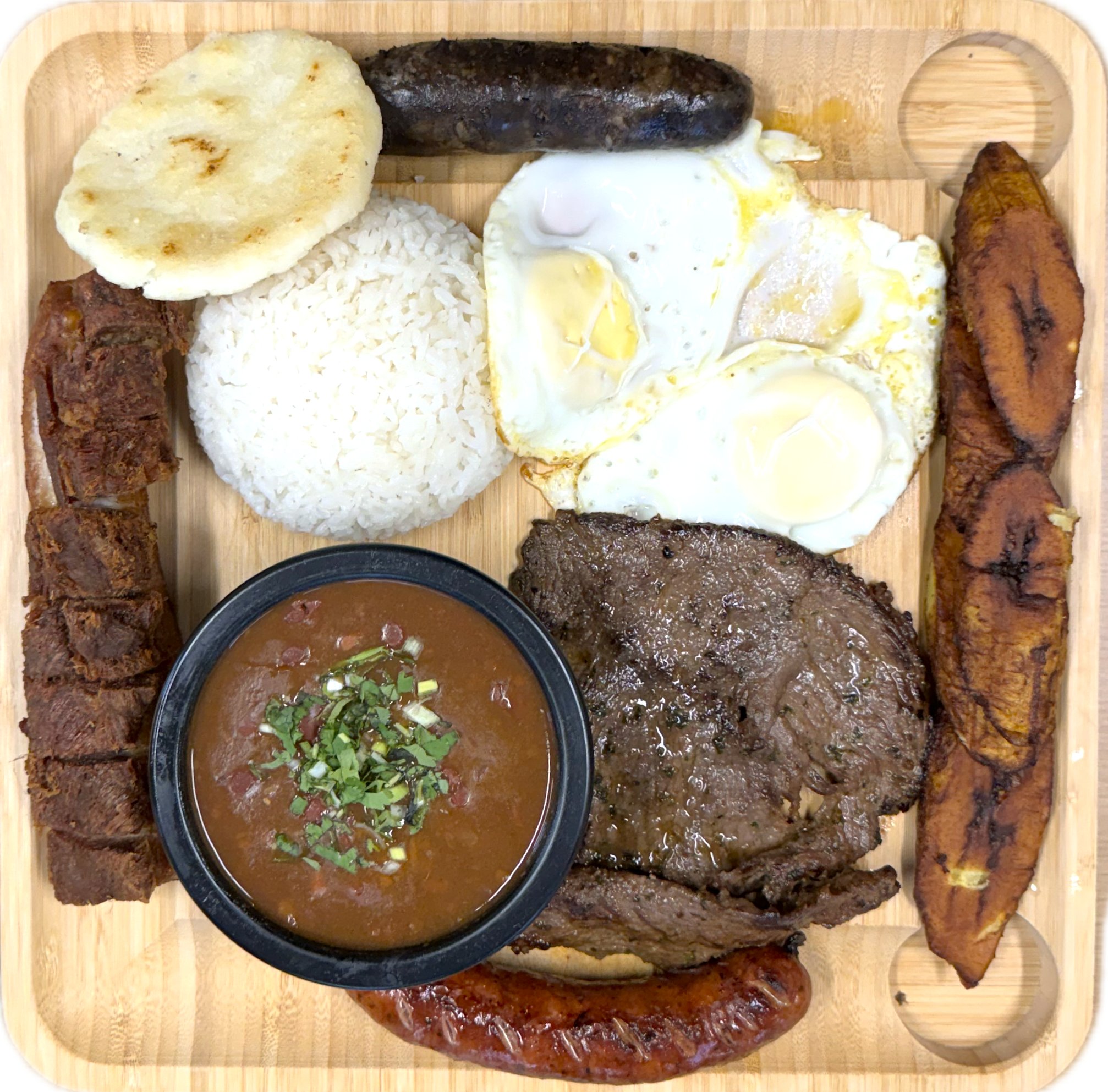 Read more about the article Review: At Dulce Hogar Bakery, Colombian classics and caramel-cheese doughnuts