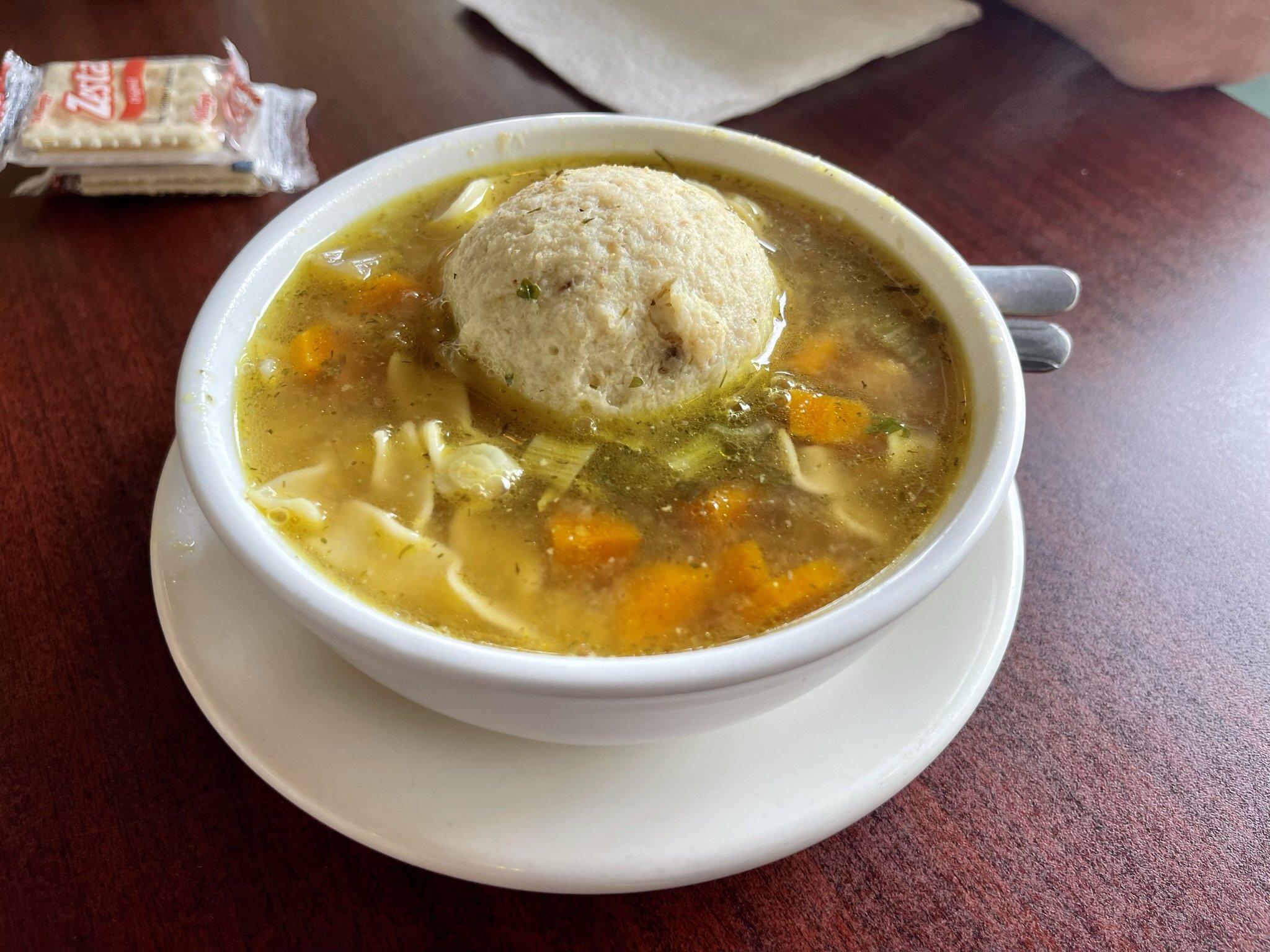 Read more about the article Review: At Risa’s, kosher-style deli with parking, for a bubbe with corned beef credentials