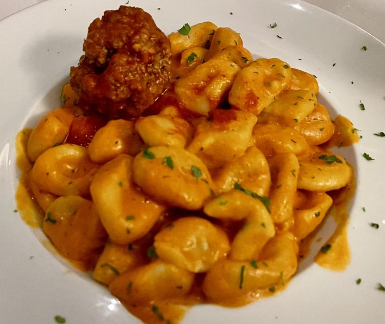 Read more about the article Review: At Fortuna’s, finding a Little Italy yet persists in Niagara Falls