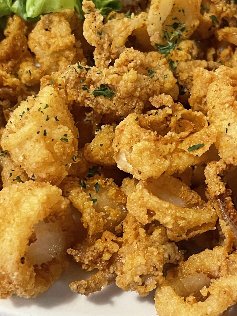 Read more about the article Review: At Hayes Seafood House, savoring the last seafood restaurant in fish fry land