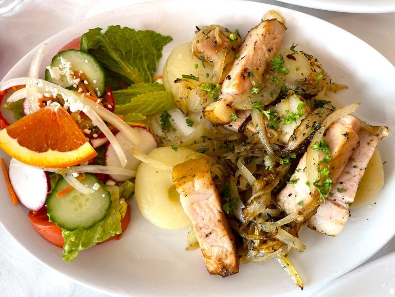 Read more about the article Review: At Euro Cafe, Warsaw natives draw Buffalonians seeking deeper Polish menu