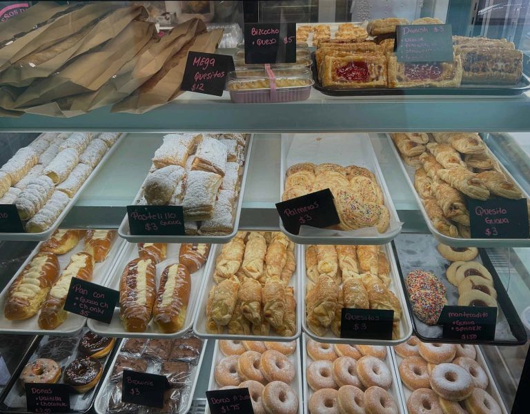 Read more about the article Review: At Sueños de Azúcar Bakery, bringing boricua right to City Hall