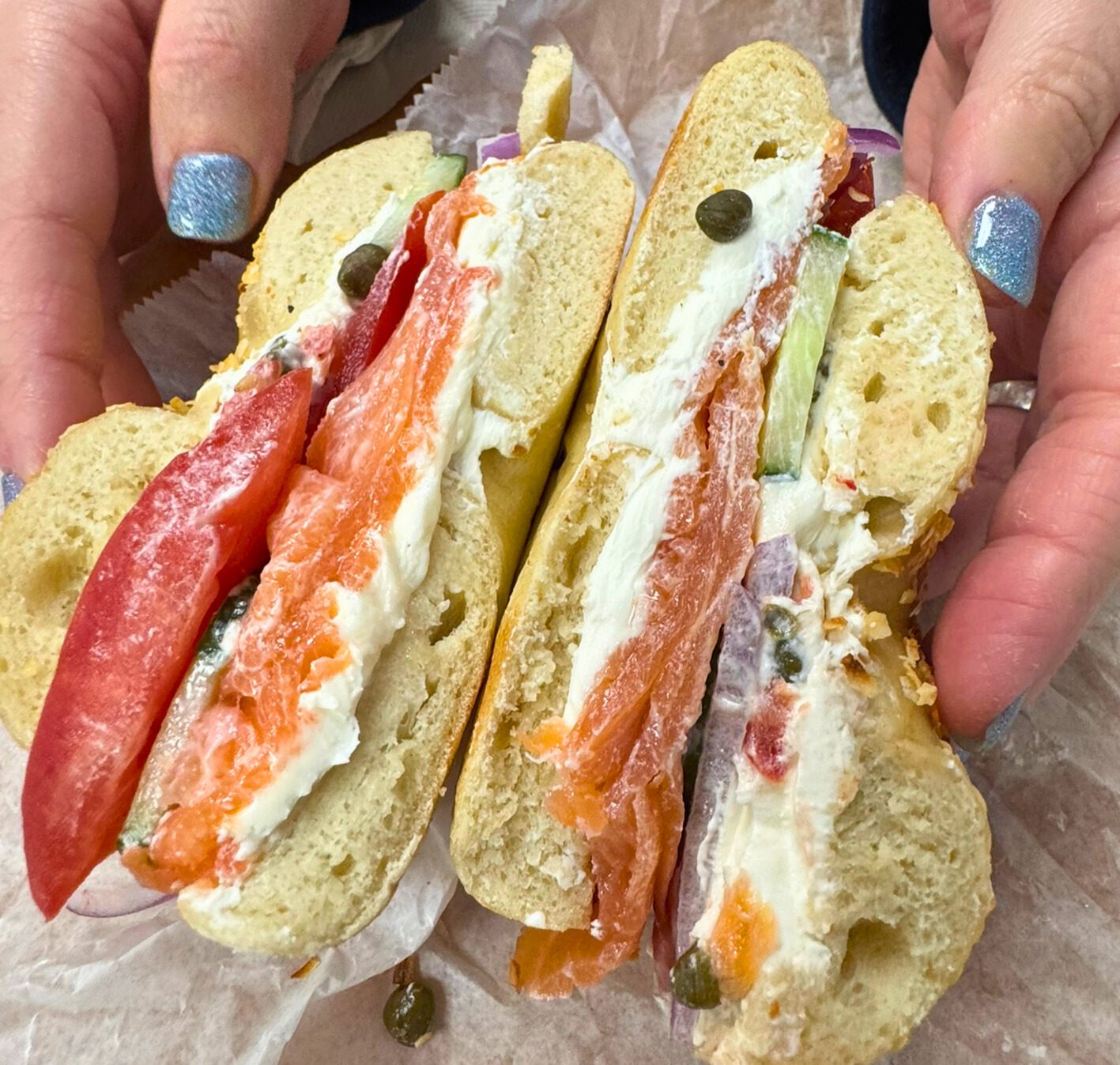 Read more about the article SUNDAY NEWS: BagelGrounds gives Clarence the NY bagel line experience