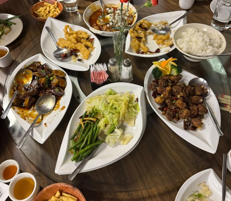 Read more about the article REVIEW: At Golden Hill, enjoying dazzling Chinese with old-school comfort – and lazy susans
