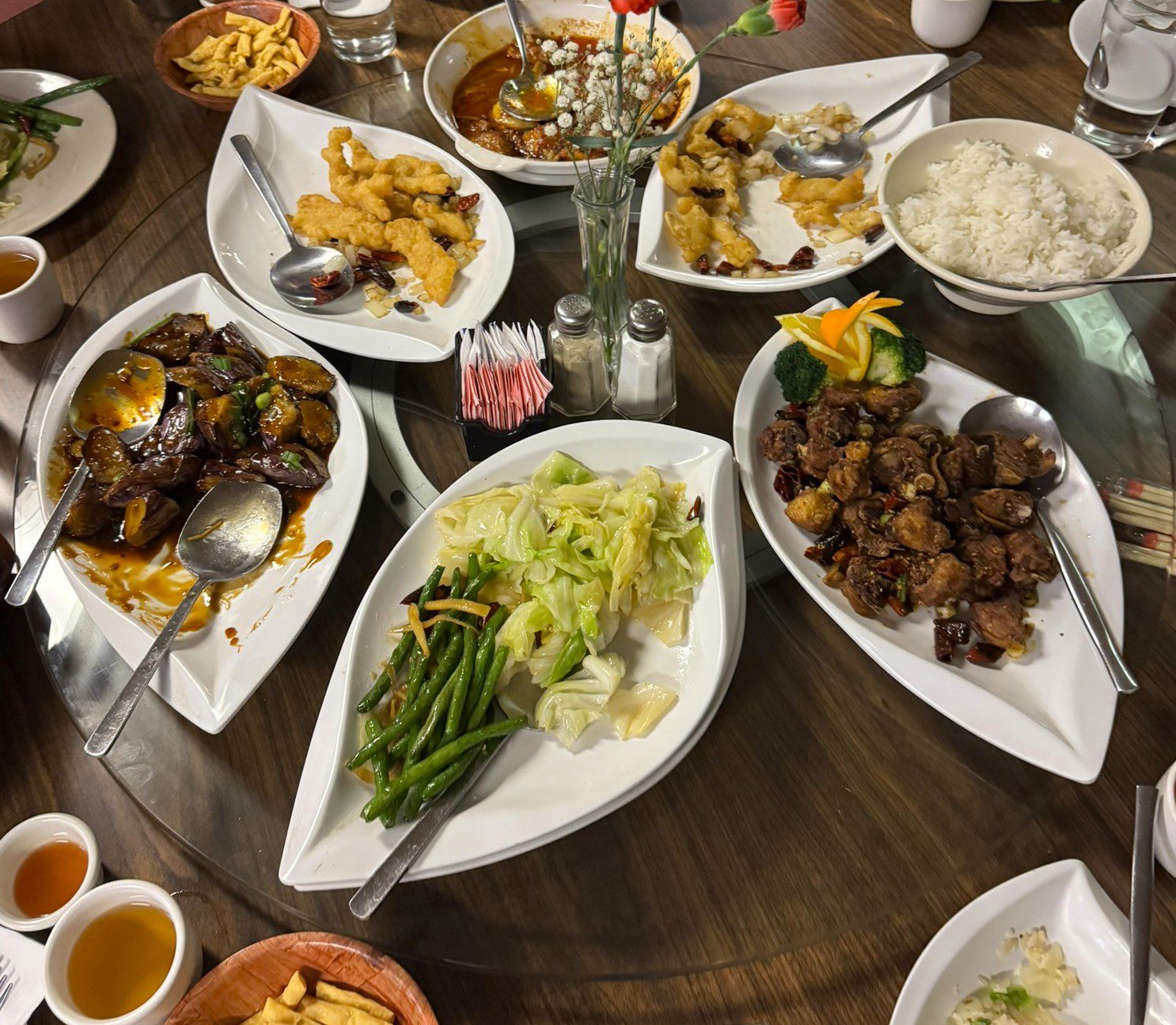 Read more about the article REVIEW: At Golden Hill, enjoying dazzling Chinese with old-school comfort – and lazy susans