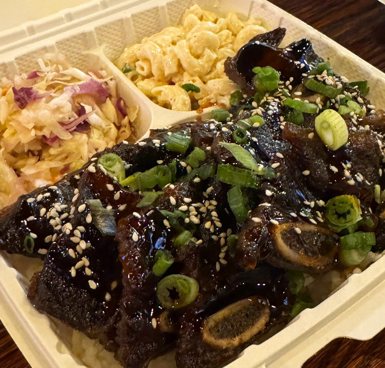 Read more about the article REVIEW: At Hānai Hawaiian BBQ, real plate lunch surfaces far from beach