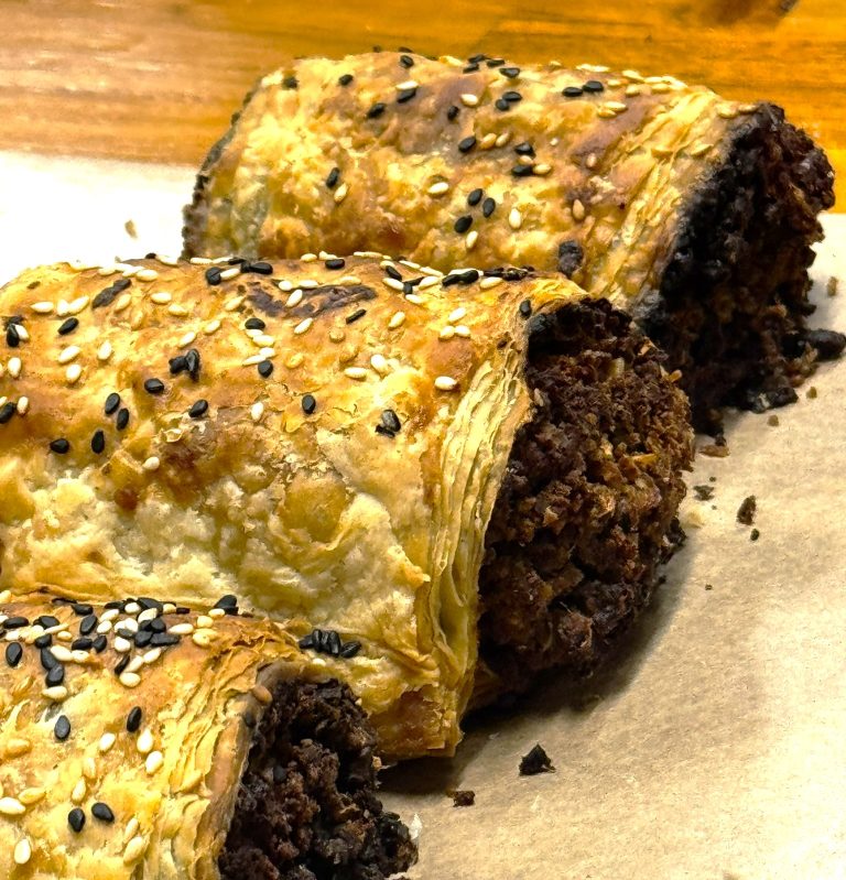 Read more about the article REVIEW: At Sevens, blue-collar vegan with international roots and coast-to-coast potential