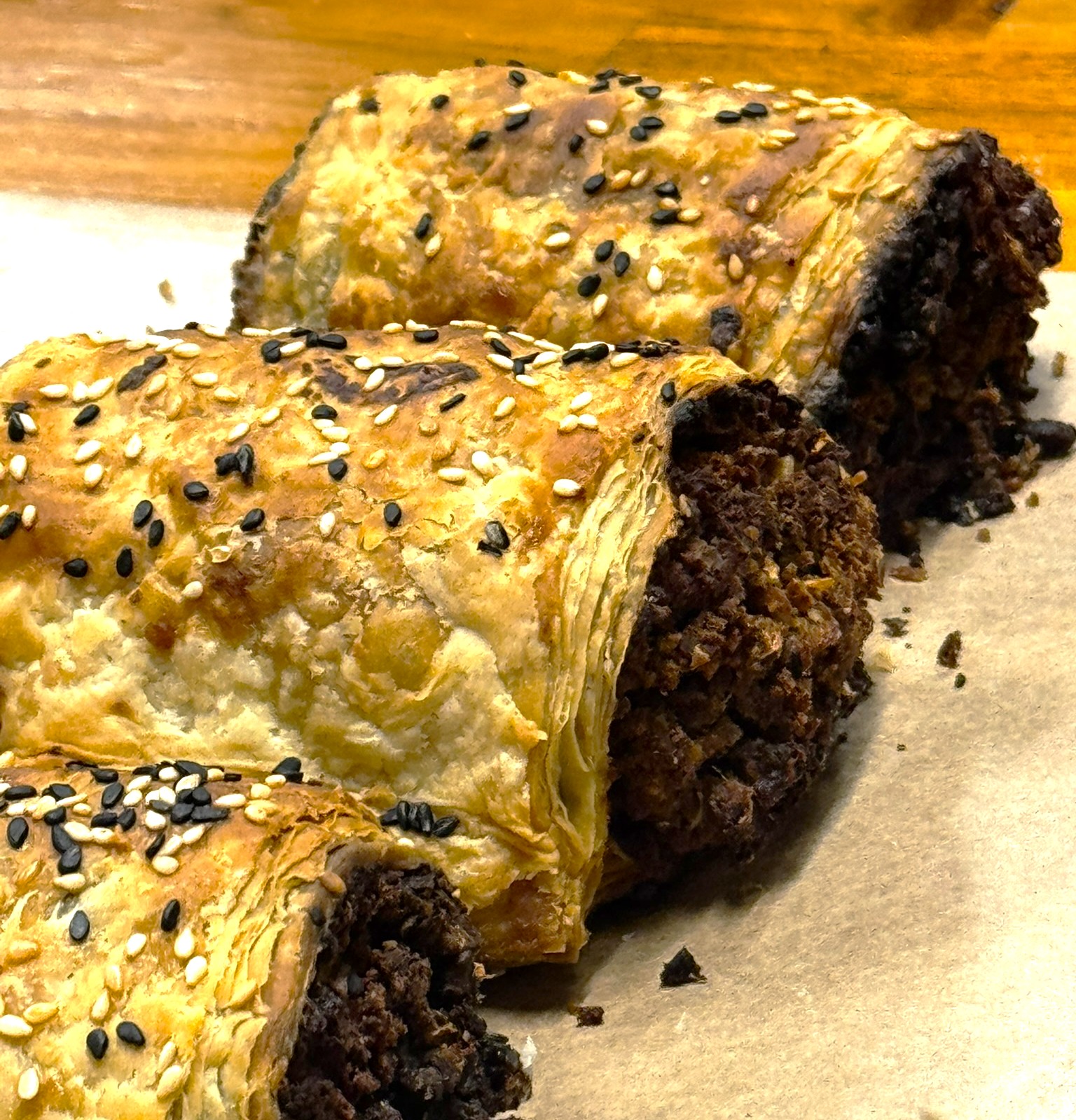 Read more about the article REVIEW: At Sevens, blue-collar vegan with international roots and coast-to-coast potential
