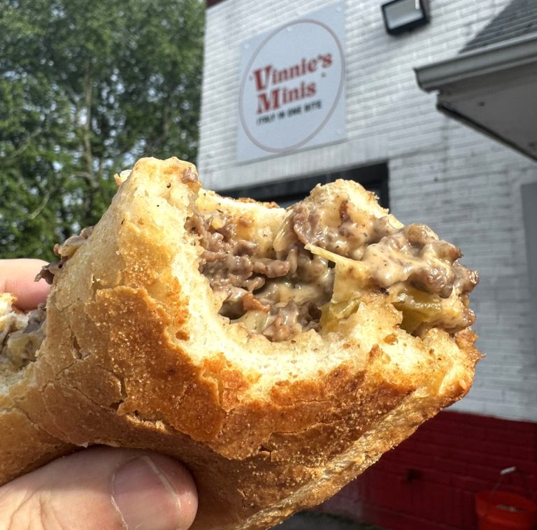 Read more about the article REVIEW: At Vinnie’s Minis, Trusello’s pie, West Side Italian, and a life-changing cheesesteak