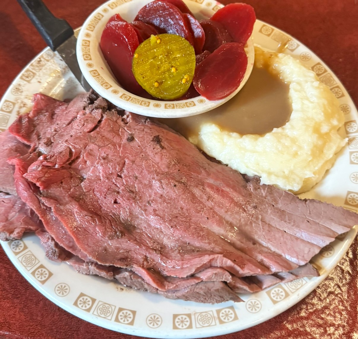 Read more about the article REVIEW: At Schwabl’s, reveling in premium old-school Buffalo beef