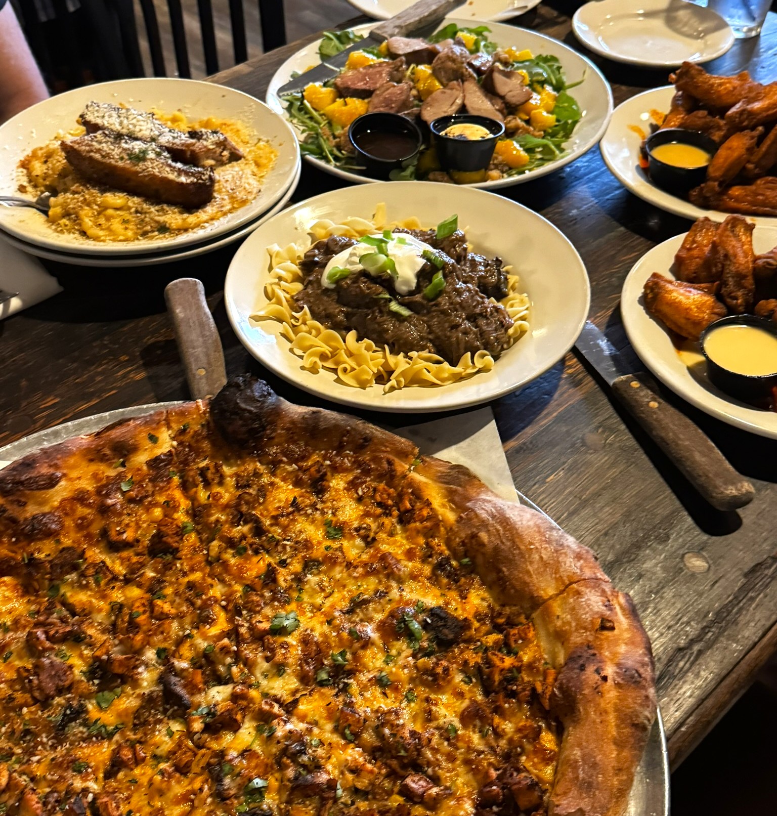 Read more about the article REVIEW: At The Yelling Goat, reveling in a tavern menu distilled over decades